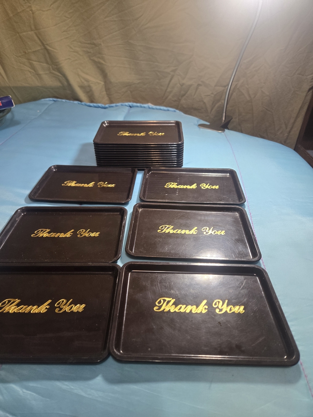 Thunder Group PLPT046BR 4-1/2" x 6-1/2" Brown Plastic Tip Tray 18 Count Used Exc